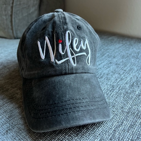 Accessories - Unworn black wifey baseball cap